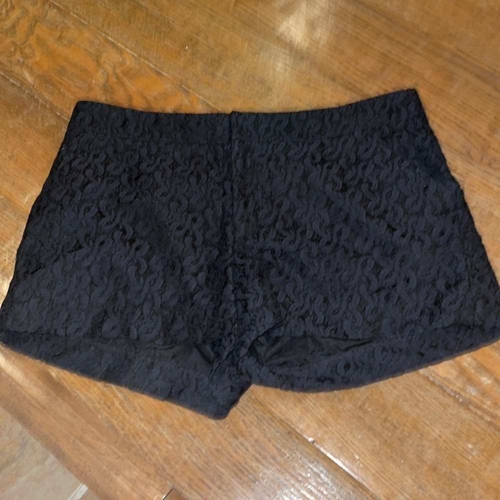 Nicole by Nicole Miller Black Lace Shorts Size 8 - Picture 2 of 6